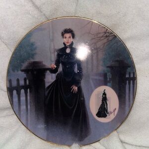 The Bradford Exchange Scarlett O’Hara funeral Plate - Black and Gold